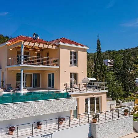Beach Front Home In Vela Luka Holiday home