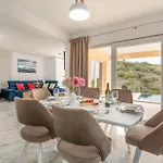 Beach Front Home In Vela Luka *