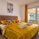 Beach Front Home In Vela Luka בית נופש *